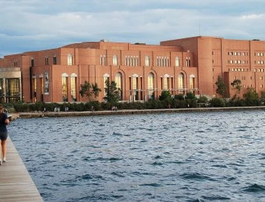Ο τούρκος πρόξενος απαγόρευσε την είσοδο στο Μέγαρο Μουσικής Θεσσαλονίκης σε παρέα 4 ατόμων